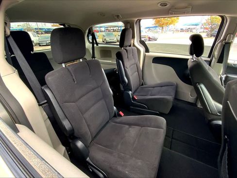 Used 2015 Dodge Grand Caravan SXT w/ Rear Park Assist Package image 18