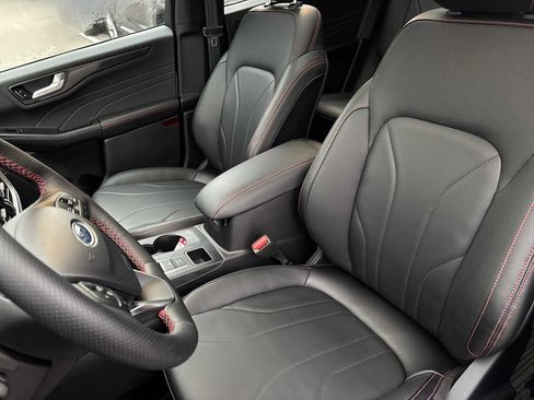 Used 2025 Ford Escape ST-Line Elite w/ Premium Technology Package image 18