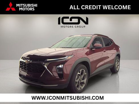 Used 2025 Chevrolet Trax LT w/ LT Convenience Package FWD image 1