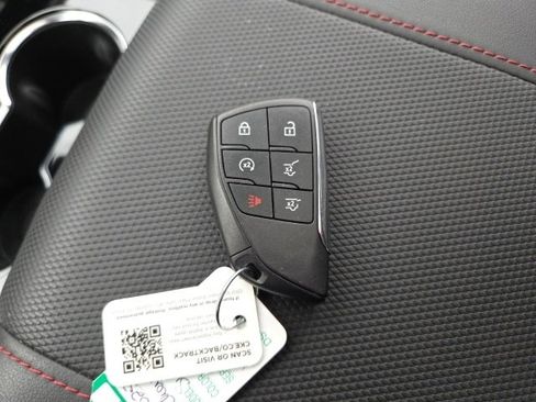 Used 2025 Chevrolet Suburban RST image 13