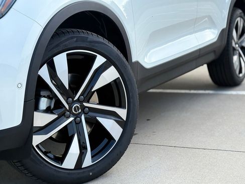 New 2026 Volvo XC40 B4 Plus w/ Protection Package Premier FWD image 8