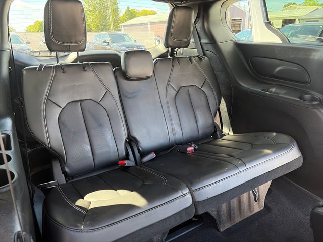 Used 2025 Chrysler Pacifica Select FWD image 41