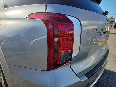 Used 2024 Hyundai Palisade Calligraphy image 12