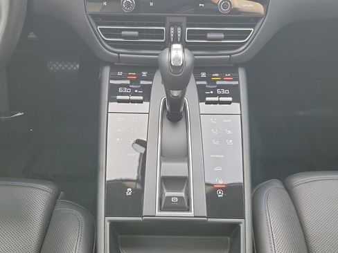 Used 2022 Porsche Macan AWD/4WD image 15