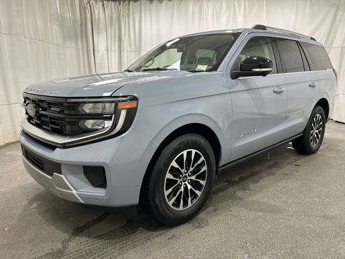 Used 2025 Ford Expedition Platinum image 4