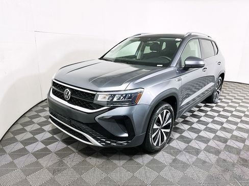 Used 2022 Volkswagen Taos SE w/ IQ.Drive SE Package AWD/4WD image 7