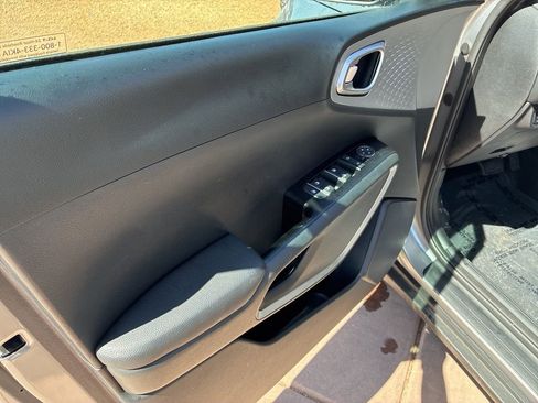 Certified 2025 Kia Soul LX w/ LX Technology Package FWD image 19