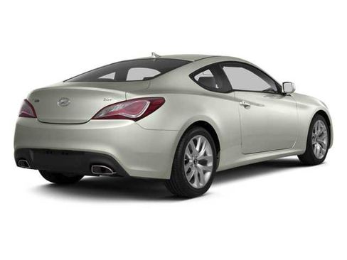 Used 2013 Hyundai Genesis 2.0T RWD image 2
