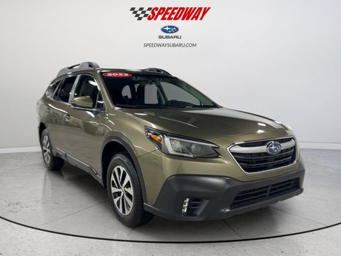 Used 2022 Subaru Outback Premium AWD/4WD image 2