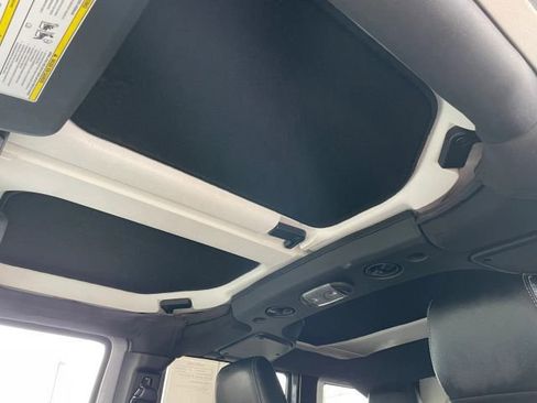 Used 2017 Jeep Wrangler Unlimited Rubicon w/ Connectivity Group image 31