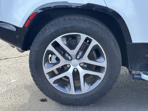 Used 2023 Land Rover Defender 110 X-Dynamic SE image 19