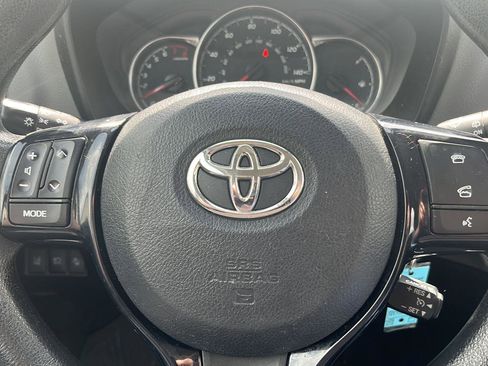 Used 2018 Toyota Yaris LE image 14
