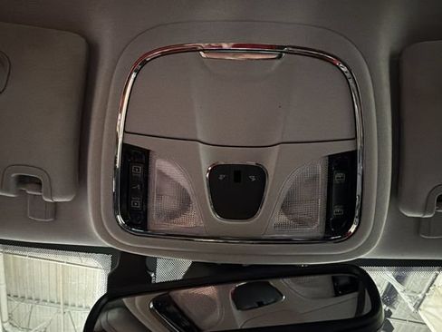 Used 2020 Jeep Cherokee Latitude Lux w/ Comfort/Convenience Group AWD/4WD image 21