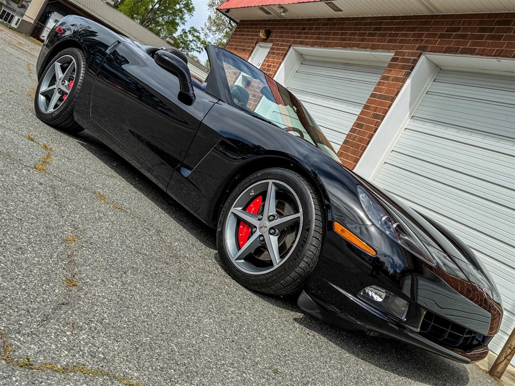 Used 2011 Chevrolet Corvette Convertible w/ Preferred Equipment Group RWD image 31