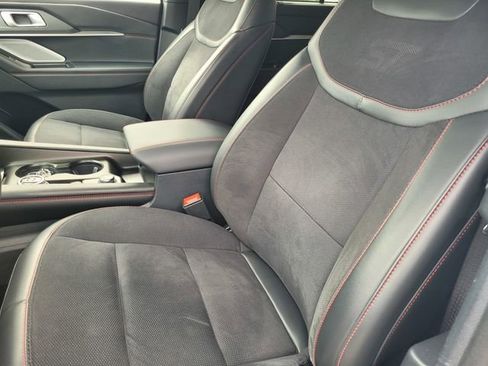 Certified 2025 Ford Explorer ST image 11