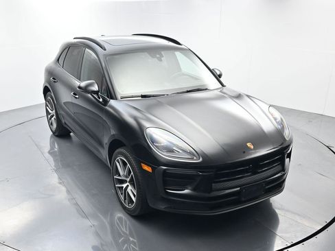 Certified 2024 Porsche Macan AWD/4WD image 44