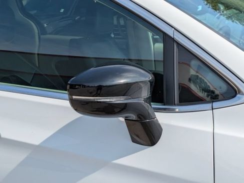 Used 2024 Chrysler Pacifica Limited FWD image 12