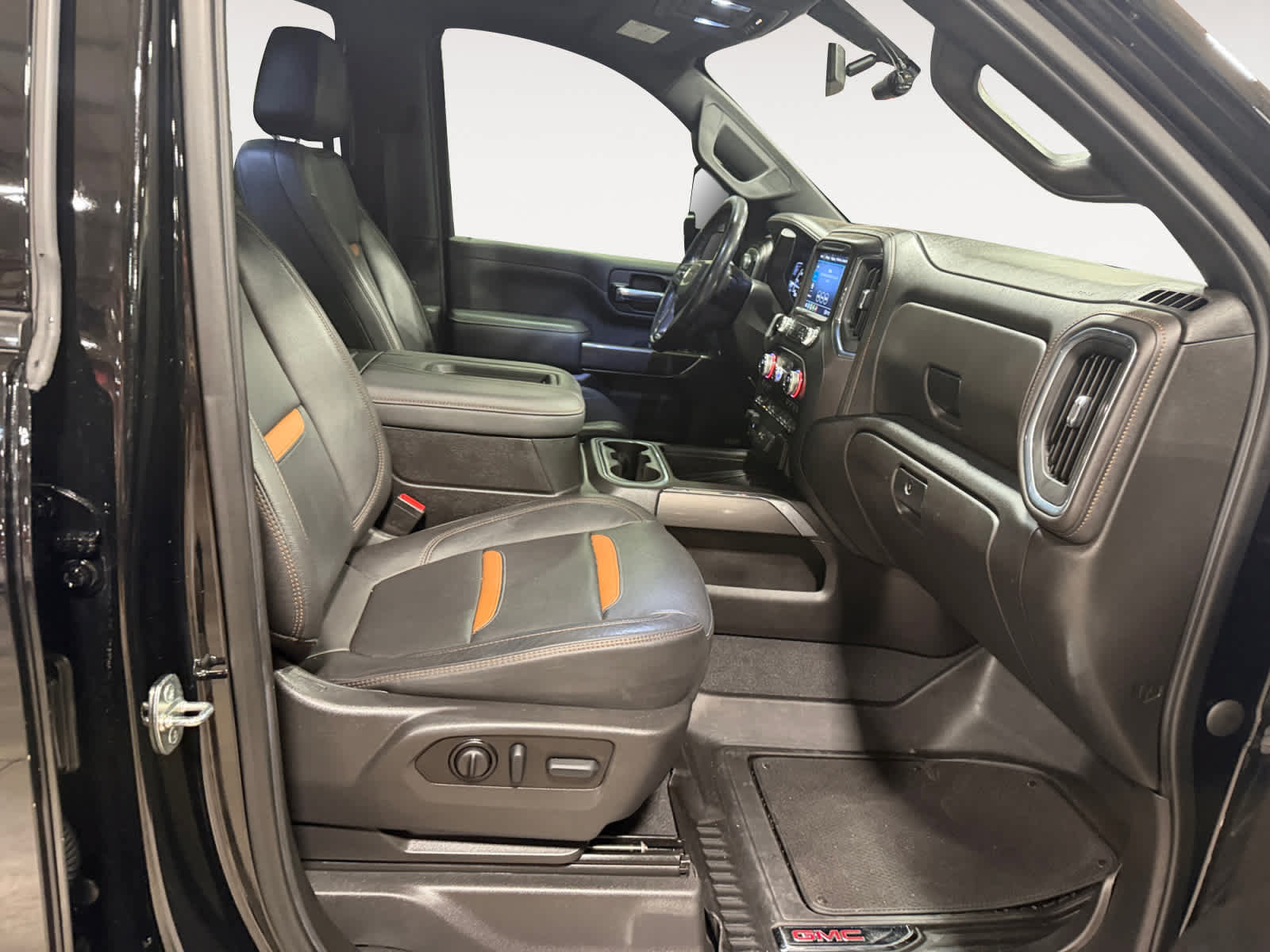 Used 2022 GMC Sierra 2500 AT4 w/ AT4 Preferred Package AWD/4WD image 16