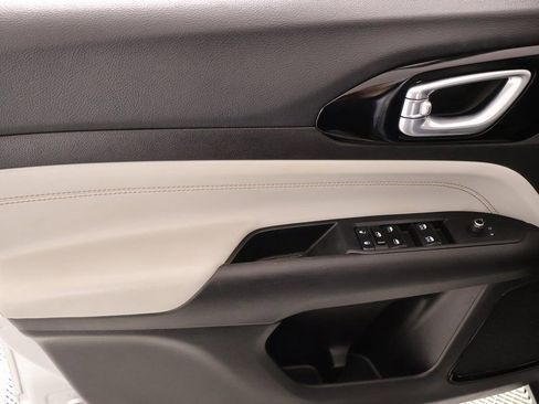 Used 2025 Jeep Compass Limited image 15