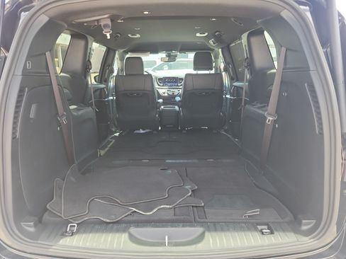 Used 2025 Chrysler Pacifica Select FWD image 7