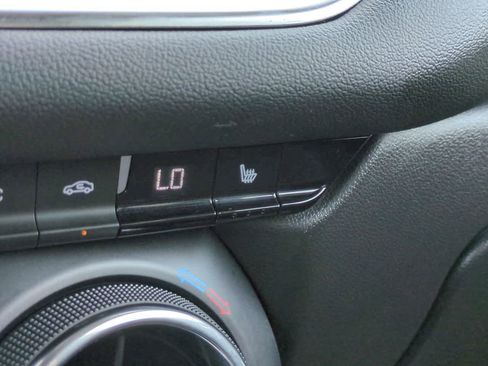 Used 2025 Chevrolet Blazer LT FWD image 21