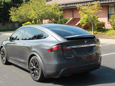Used 2017 Tesla Model X 75D AWD/4WD image 5