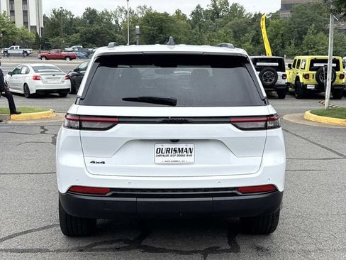 Used 2023 Jeep Grand Cherokee Altitude AWD/4WD image 4