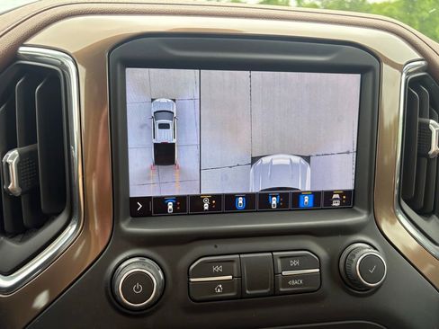 Used 2021 Chevrolet Silverado 1500 High Country w/ Technology Package AWD/4WD image 31