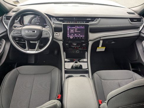 New 2025 Jeep Grand Cherokee L Laredo image 13