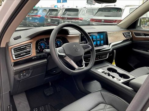 New 2026 Volkswagen Atlas SE image 8