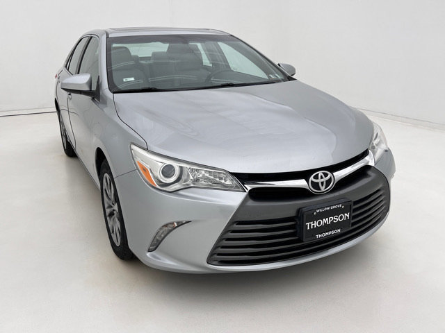 Used 2015 Toyota Camry XLE w/ Moonroof Package FWD image 3