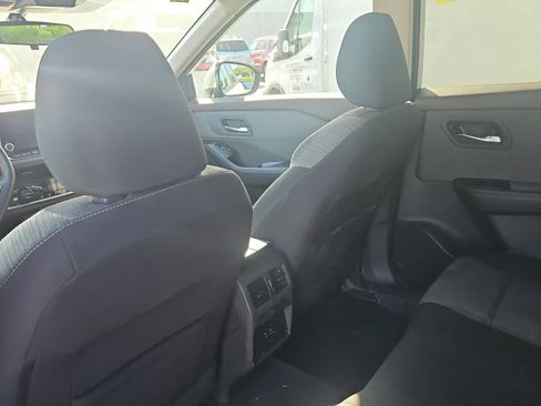 Used 2022 Nissan Rogue SV image 10