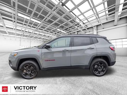 Used 2024 Jeep Compass Trailhawk AWD/4WD image 7