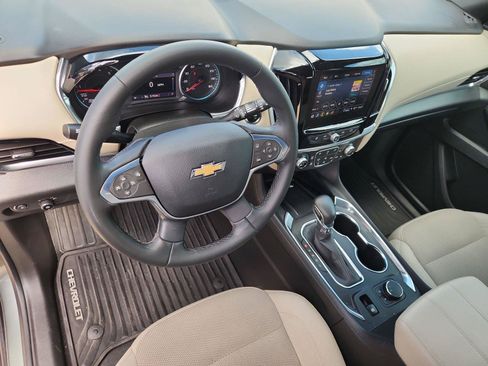 Used 2023 Chevrolet Traverse LT FWD image 10