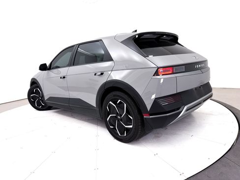 Used 2023 Hyundai Ioniq 5 SEL AWD/4WD image 2