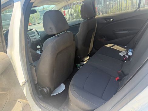 Used 2017 Chevrolet Cruze LS FWD image 12