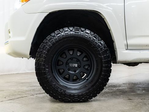 Used 2010 Toyota 4Runner SR5 AWD/4WD image 7