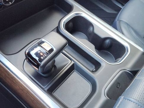 Used 2022 Chevrolet Silverado 1500 High Country w/ High Country Premium Package AWD/4WD image 22