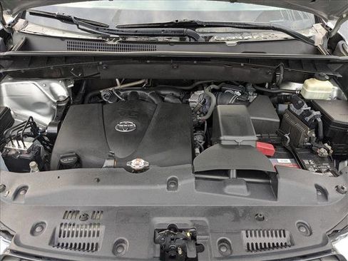 Used 2018 Toyota Highlander XLE AWD/4WD image 22