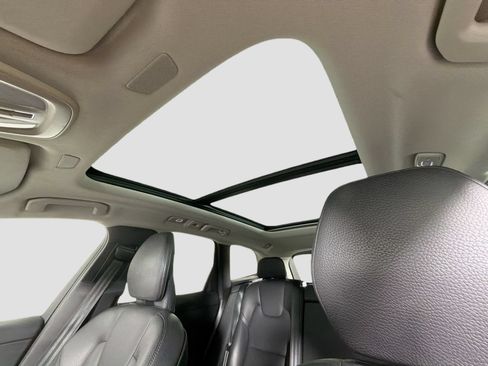 Certified 2023 Volvo XC60 B5 Plus w/ Protection Package Premier AWD/4WD image 21