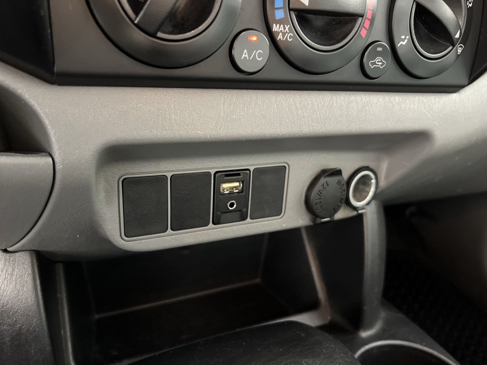 Used 2014 Toyota Tacoma 2WD Regular Cab image 29