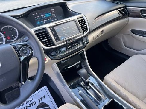 Used 2017 Honda Accord EX image 35