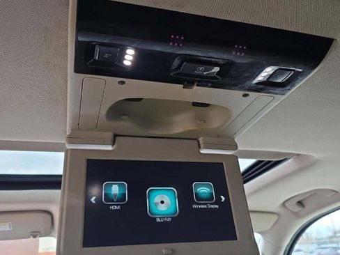 Used 2019 Chevrolet Suburban LT image 16