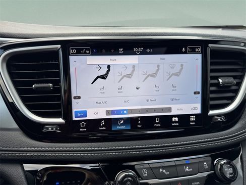 New 2026 Chrysler Pacifica Limited image 15