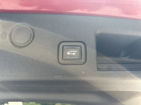 Used 2022 Chevrolet Equinox RS w/ Infotainment Package image 19