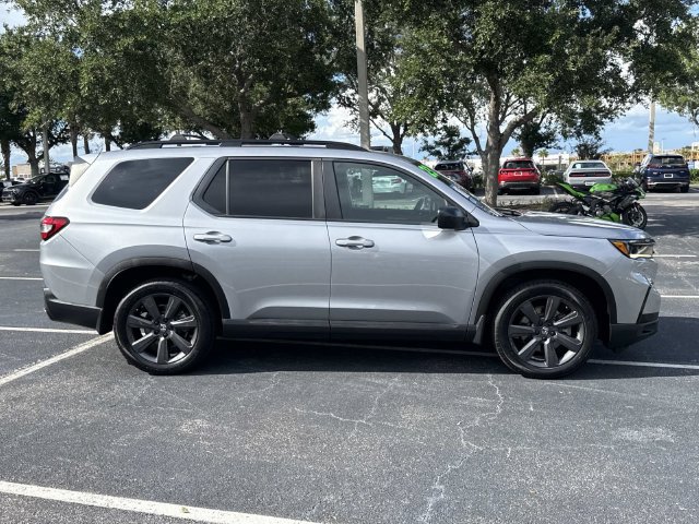 Certified 2023 Honda Pilot Sport image 3