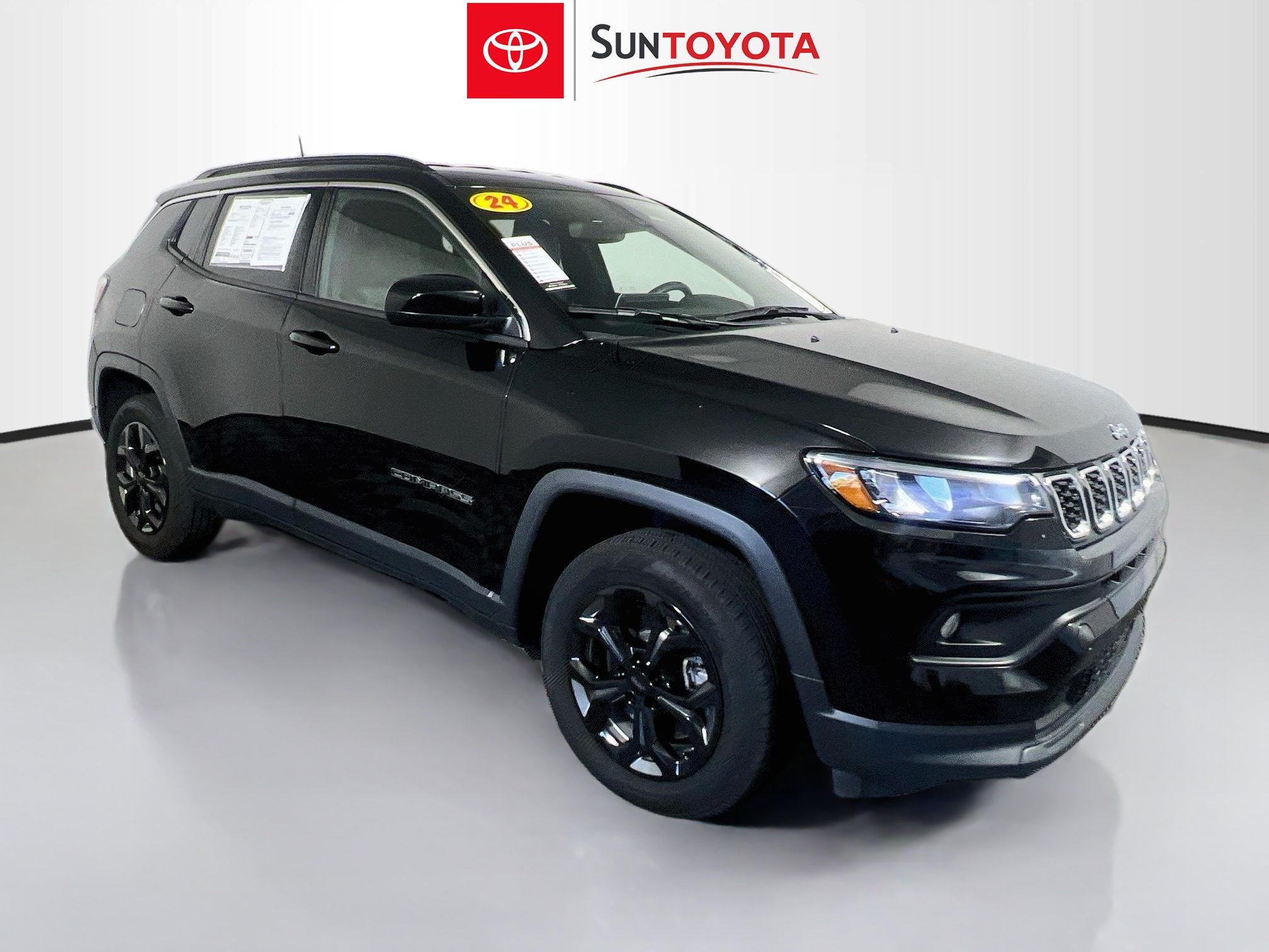 Used 2024 Jeep Compass Latitude AWD/4WD image 1