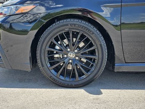 Used 2022 Toyota Camry SE w/ Convenience Package FWD image 12