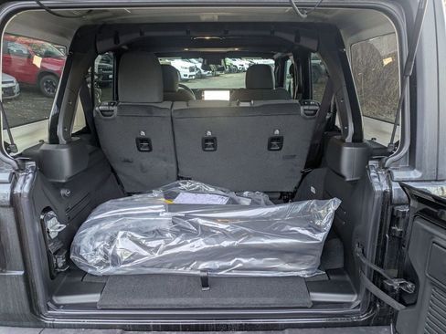 New 2026 Jeep Wrangler Unlimited Sport image 27