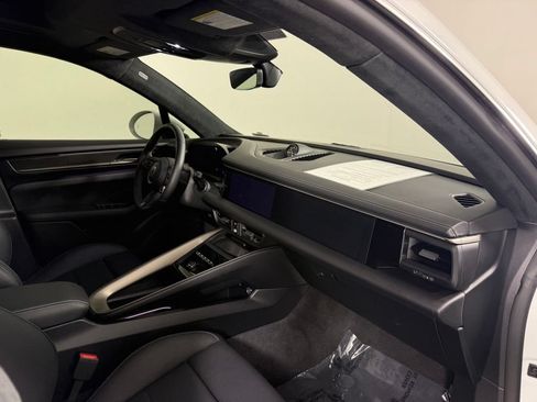 Certified 2025 Porsche Macan Turbo Electric AWD/4WD image 14